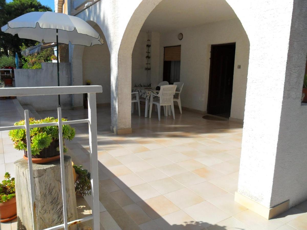 Sea Breeze Apartments With Private Beach And Boat Anchorage Stara Novalja Zewnętrze zdjęcie