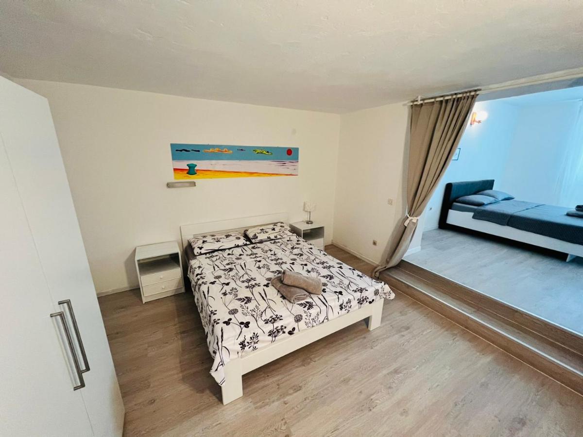 Sea Breeze Apartments With Private Beach And Boat Anchorage Stara Novalja Zewnętrze zdjęcie