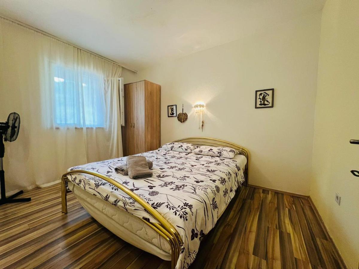 Sea Breeze Apartments With Private Beach And Boat Anchorage Stara Novalja Zewnętrze zdjęcie